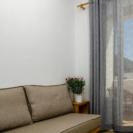 Livadia B Aparthotel 3*